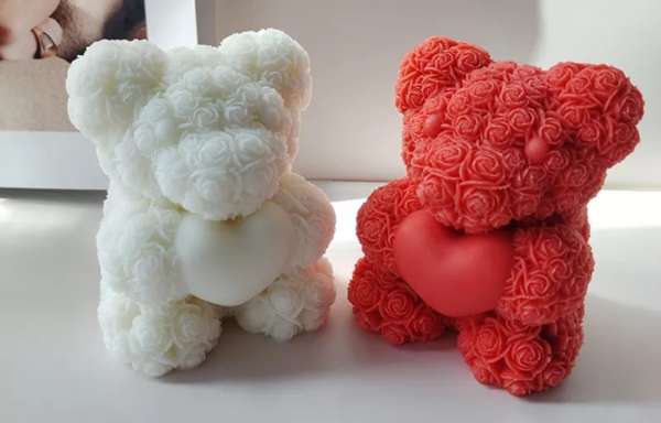 3D Oso de rosas con corazón 